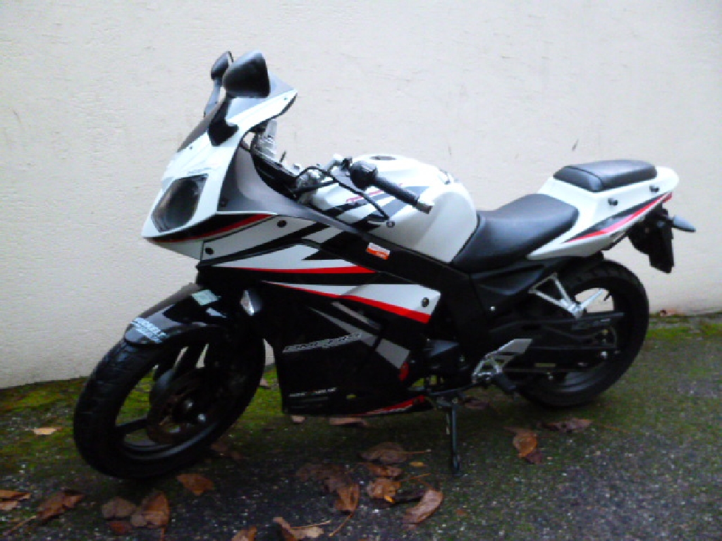 DAELIM Roadsport 125 R  2010 photo 2
