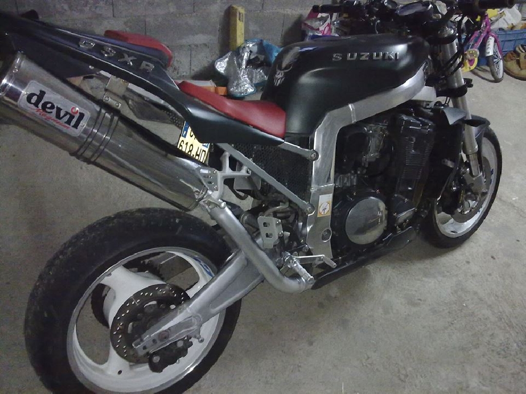 SUZUKI GSX-R 1100 street 1994 photo 2