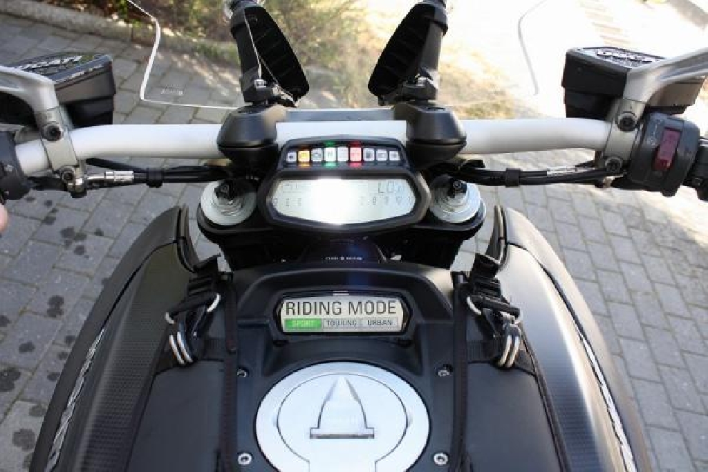 DUCATI Diavel 1200 Carbon 2012 photo 2