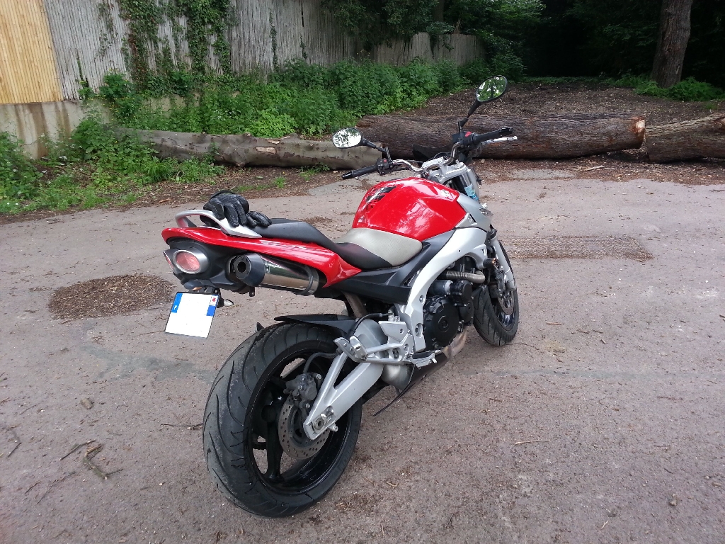 SUZUKI GSR 600  2007 photo 2