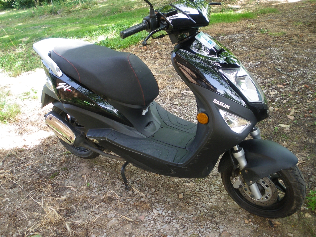 DAELIM S4 50  2011 photo 2