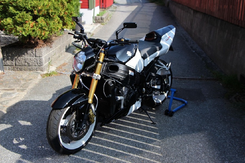 SUZUKI GSX-R 1000 ok 2004 photo 3