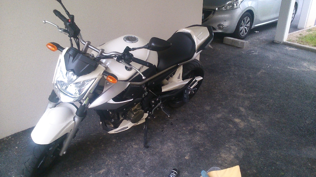 YAMAHA XJ6 N 600  2009 photo 2