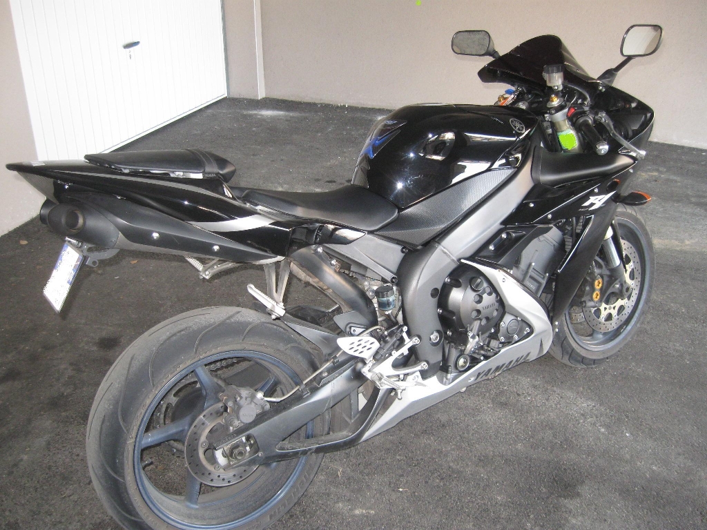 YAMAHA YZF-R1 1000  2005 photo 2