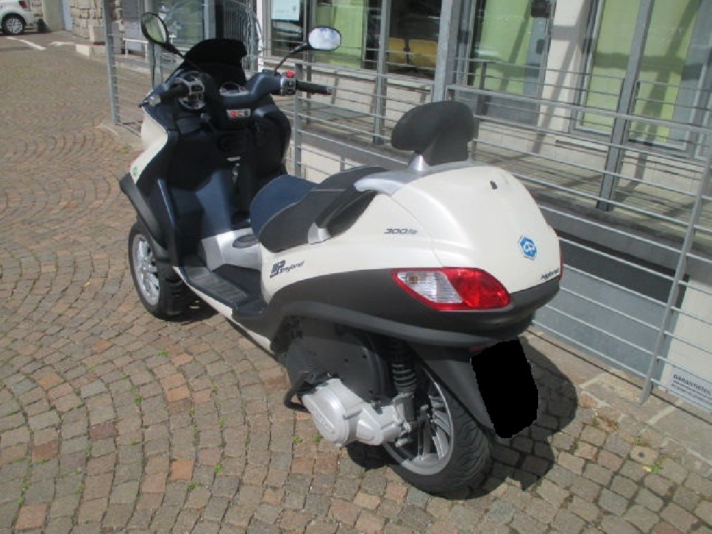 PIAGGIO MP3 300  2012 photo 3