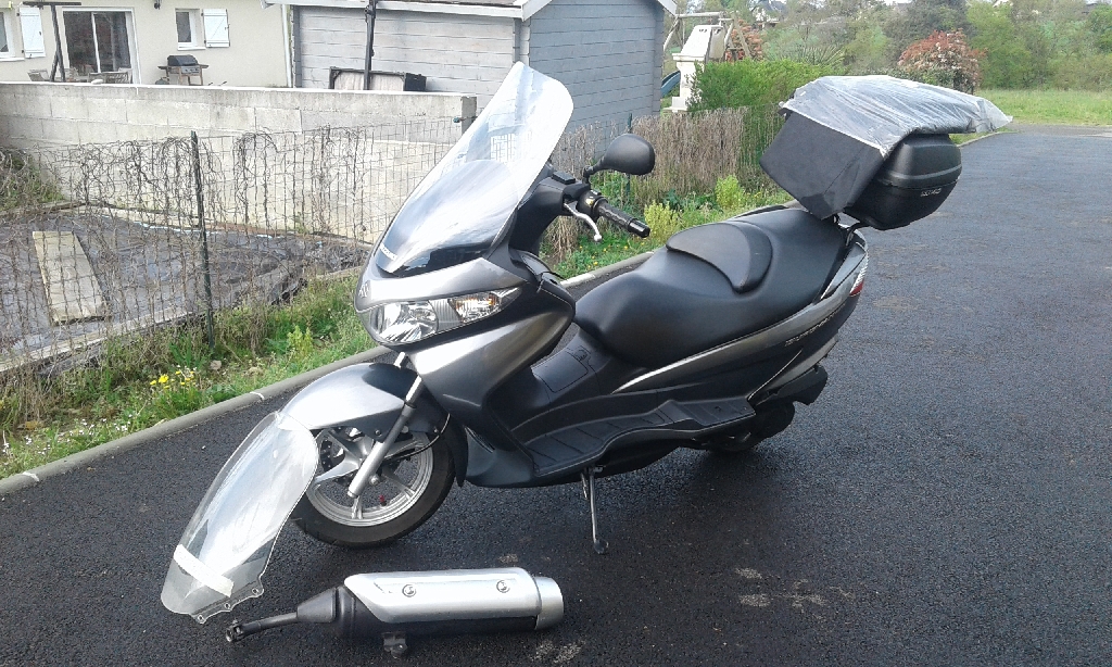 SUZUKI Burgman 125  2010 photo 2