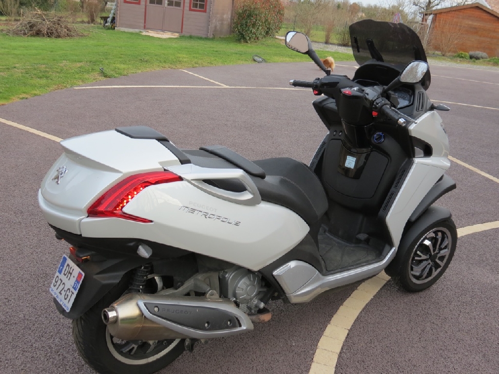 PEUGEOT Metropolis 400  2014 photo 3