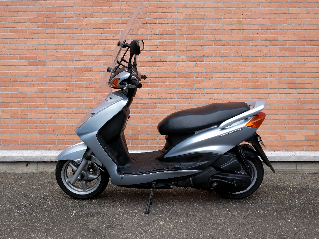 YAMAHA Cygnus X 125  2005 photo 2