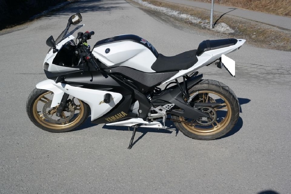 YAMAHA YZF-R125  2013 photo 2