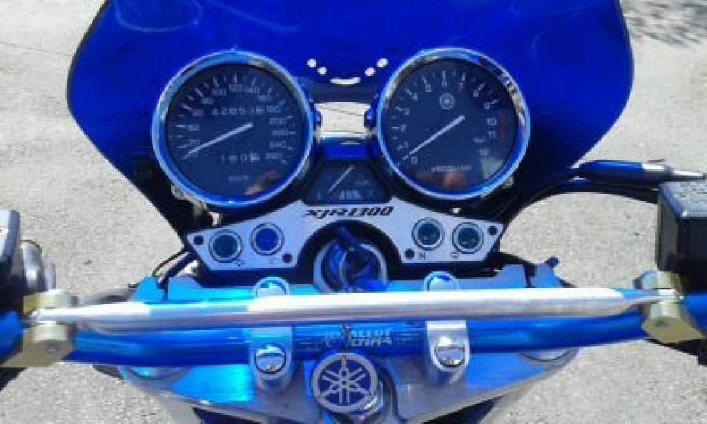 YAMAHA XJR 1300  1999 photo 3