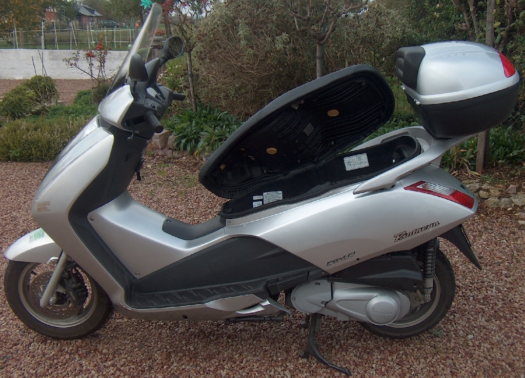 HONDA Pantheon 125  2006 photo 3
