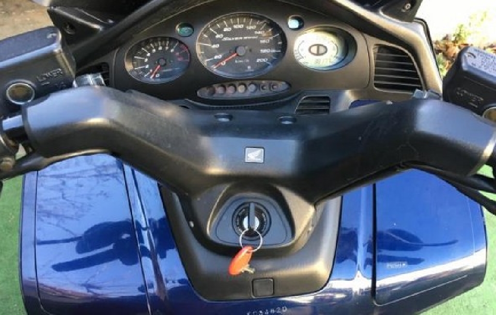 HONDA Silverwing 582 FJS 2001 photo 3