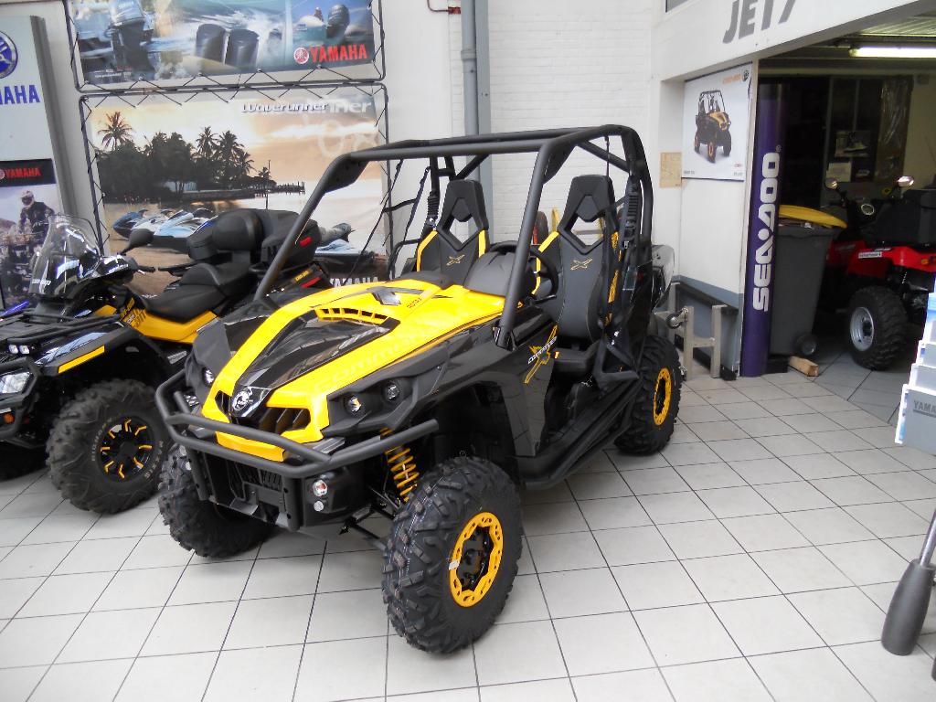 CAN-AM Commander 1000 x 2012