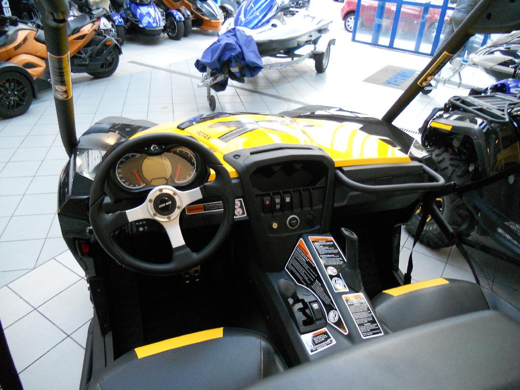 CAN-AM Commander 1000 x 2012 photo 2