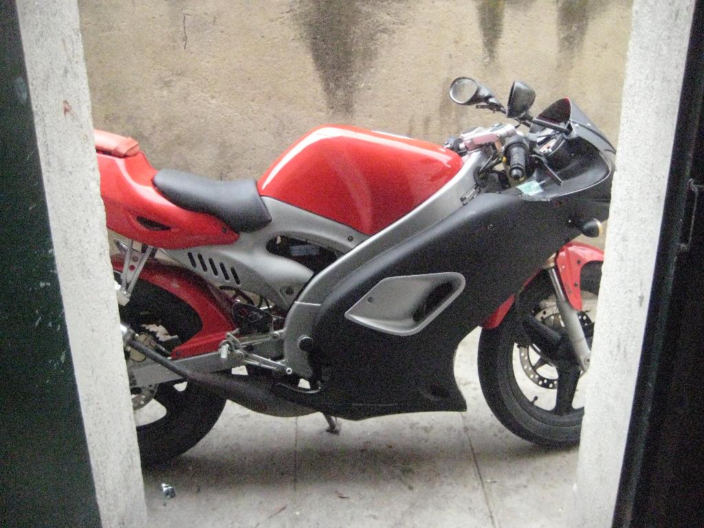 PEUGEOT XR6 50  2004 photo 3