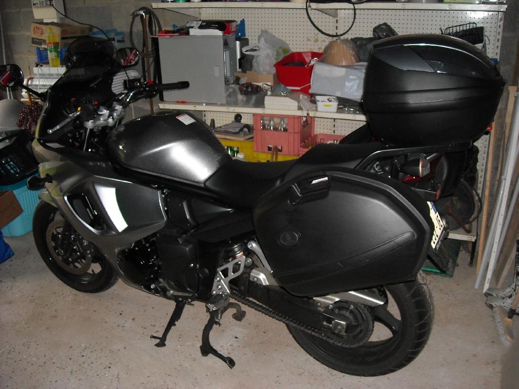 SUZUKI GSX 1250 F A 2010 photo 2
