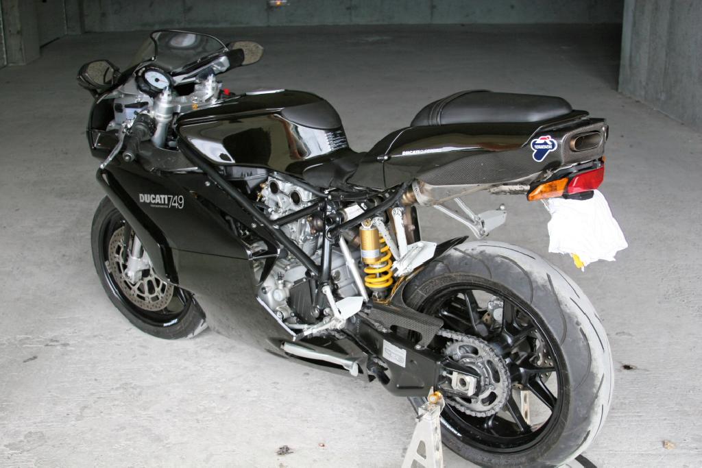 DUCATI Superbike 749 biposto 2006 photo 2