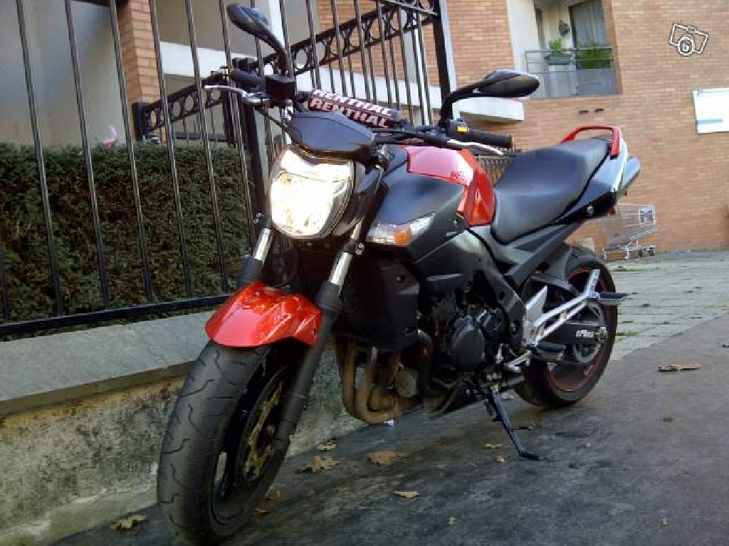 SUZUKI GSR 600  2010 photo 2