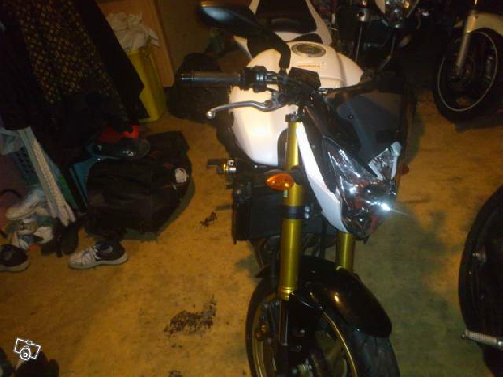 YAMAHA FZ8 N 800  2010 photo 2