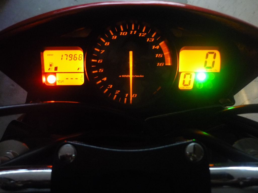 SUZUKI GSR 600  2008 photo 2