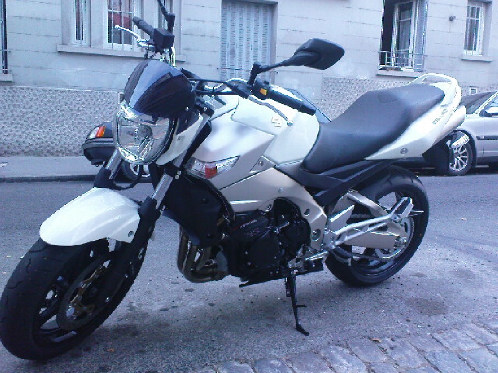 SUZUKI GSR 600  2009 photo 2