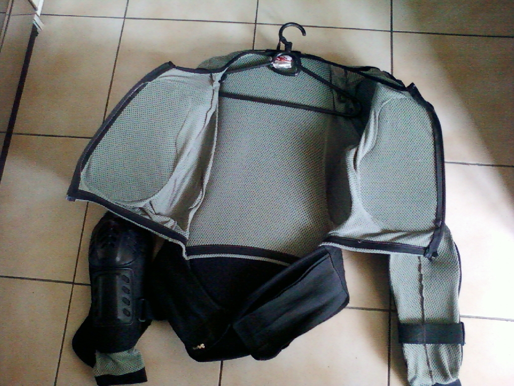 Equipements tout-terrain Pare pierres/gilet occasion : PARE PIERRES INTEGRALE photo 3