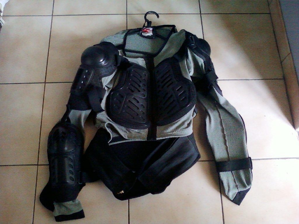 Equipements tout-terrain Pare pierres/gilet occasion : PARE PIERRES INTEGRALE photo 2