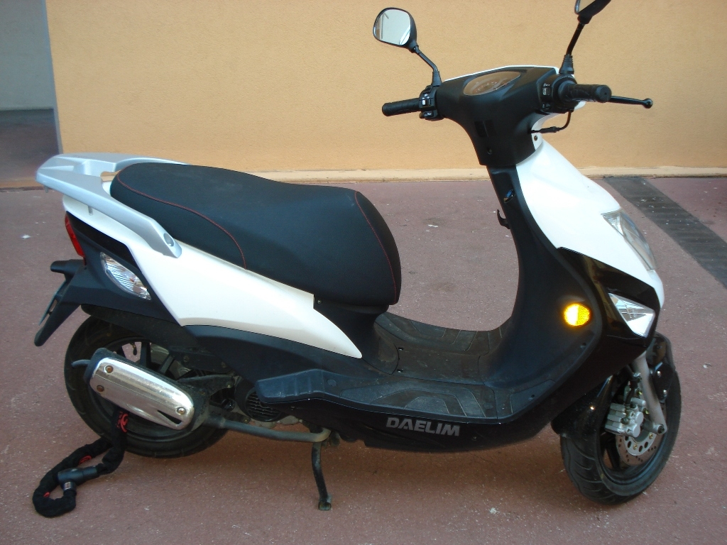 DAELIM S4 50  2011 photo 2