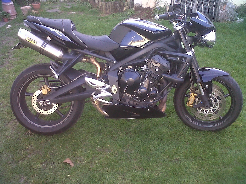 TRIUMPH Street Triple 675 R Phamtom Black 2010 photo 2