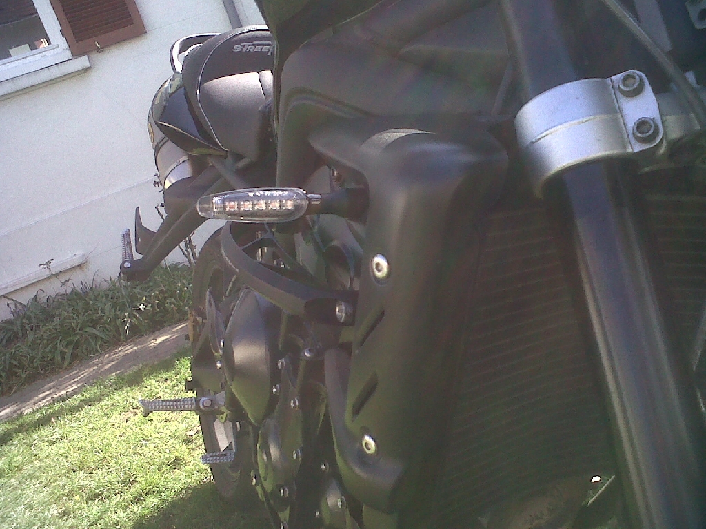 TRIUMPH Street Triple 675 R Phamtom Black 2010 photo 3