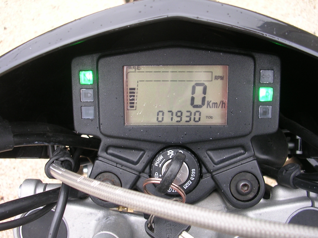 YAMAHA XT 125 R  2009 photo 2