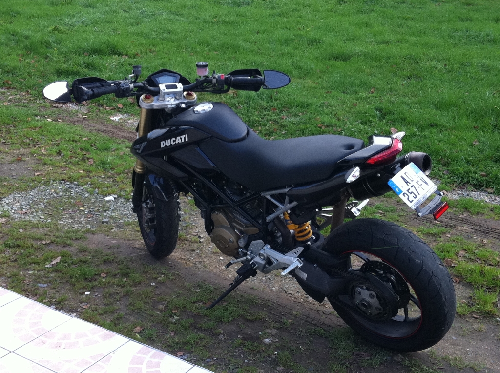 DUCATI Hypermotard 1100  2010 photo 2