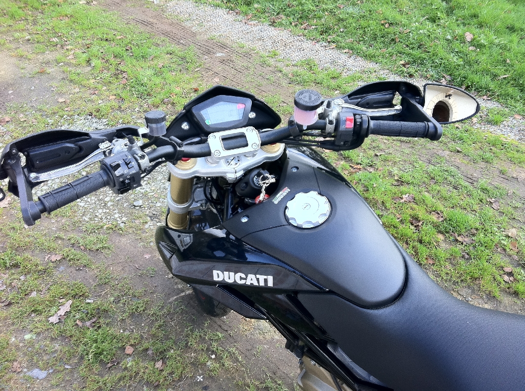 DUCATI Hypermotard 1100  2010 photo 3