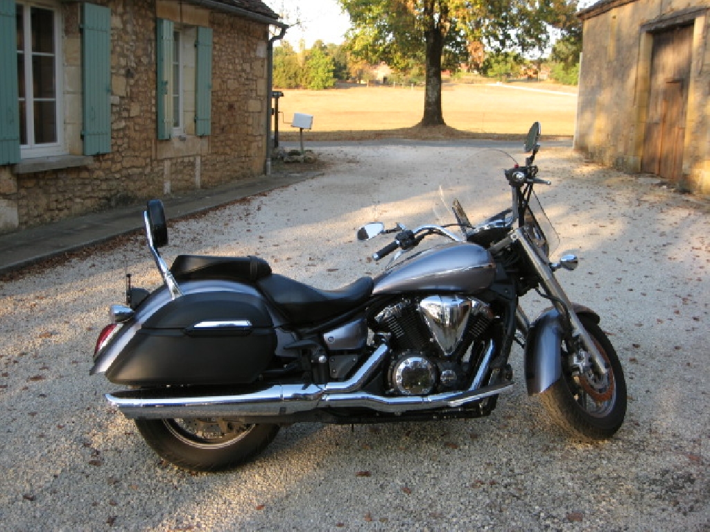 YAMAHA XVS 1300 A Midnight Star  2010 photo 2