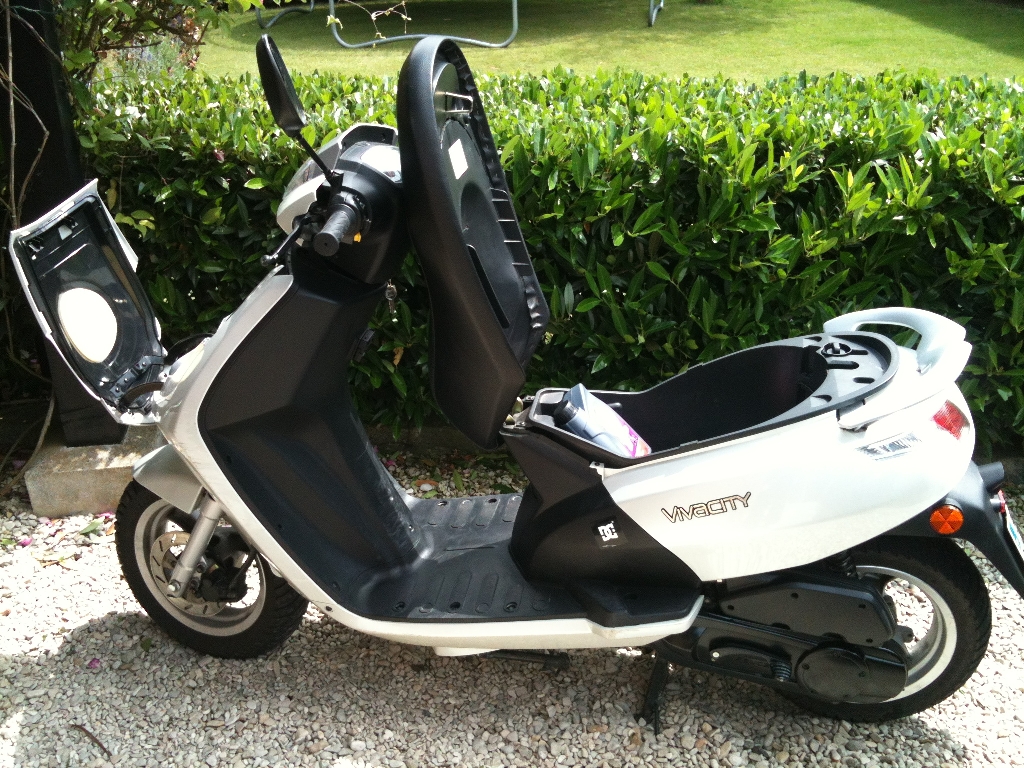PEUGEOT Vivacity 50  2010 photo 2