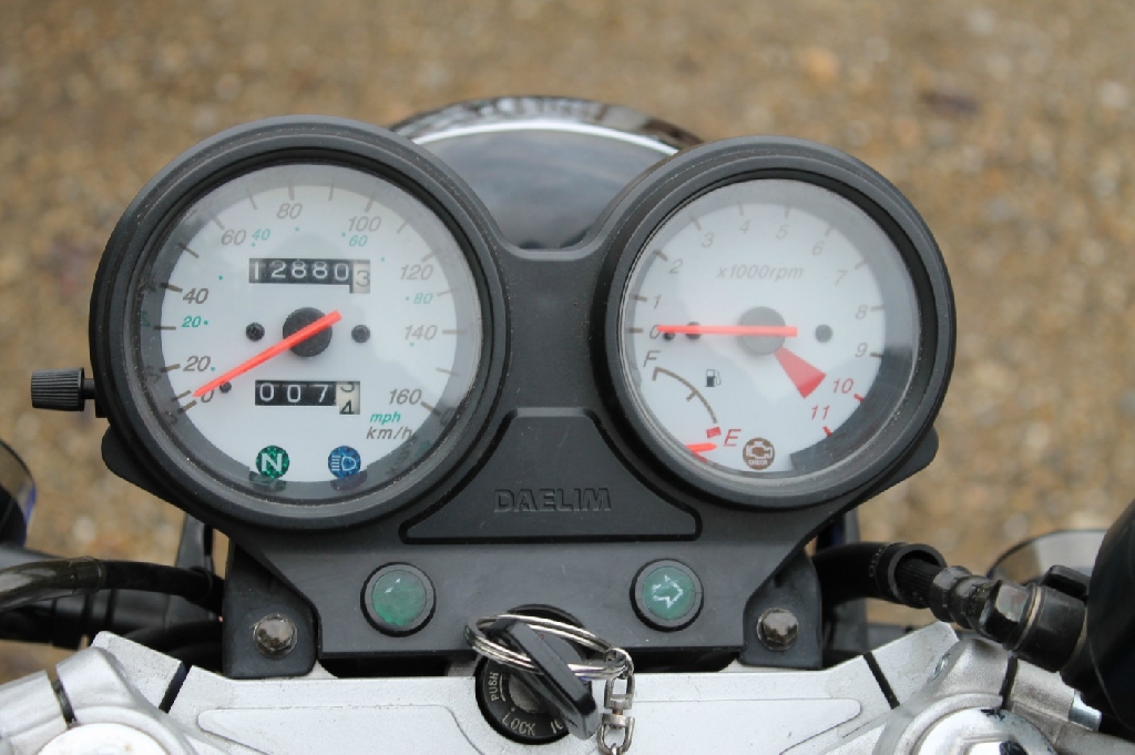 DAELIM Roadwin 125  2008 photo 2