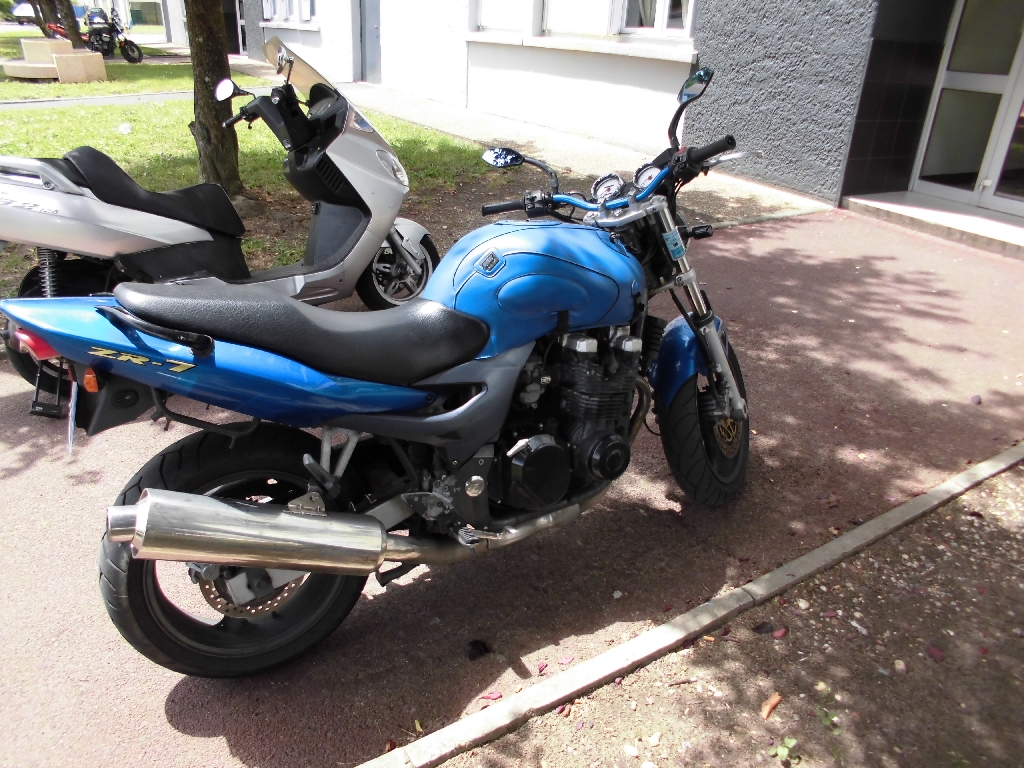 KAWASAKI ZR-7 S 750  1999 photo 2