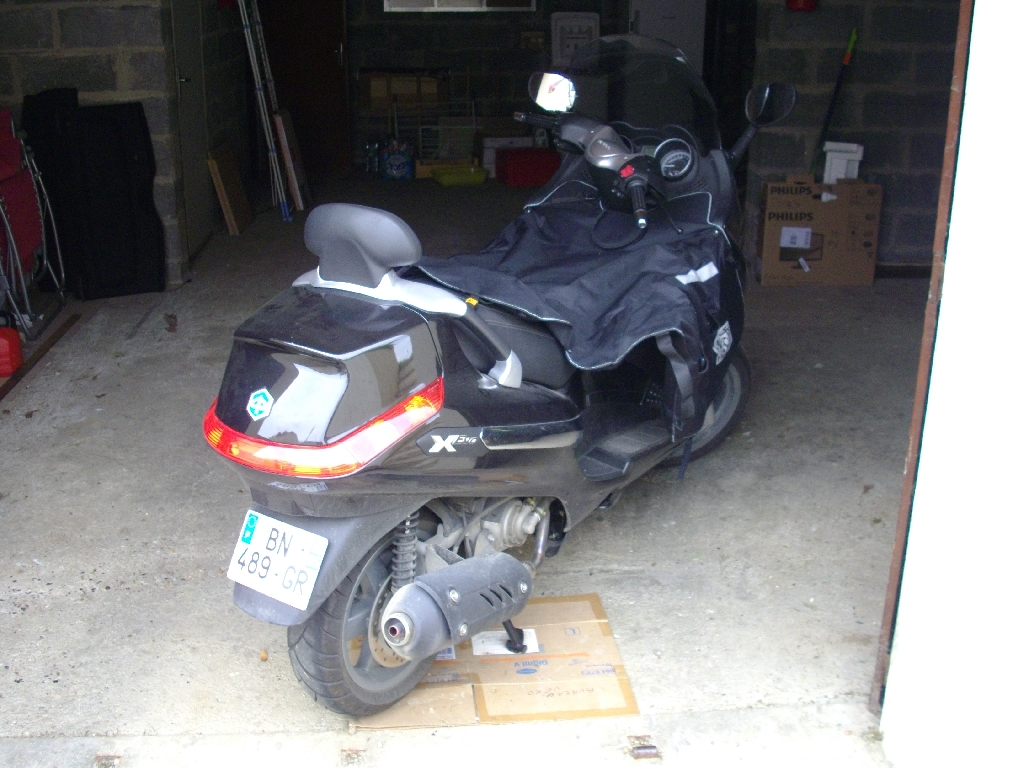 PIAGGIO Xevo 125  2011 photo 2
