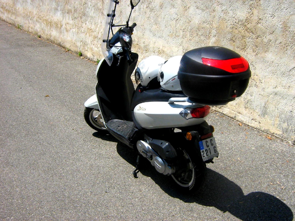 PEUGEOT Kisbee 50  2011 photo 3