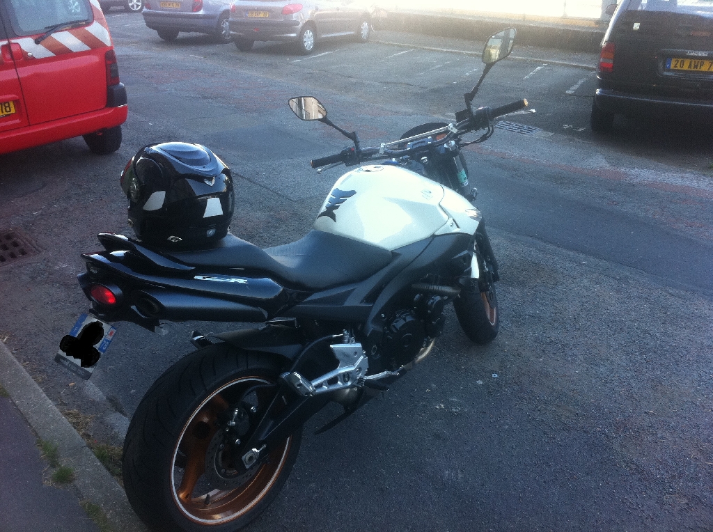SUZUKI GSR 600  2010 photo 2