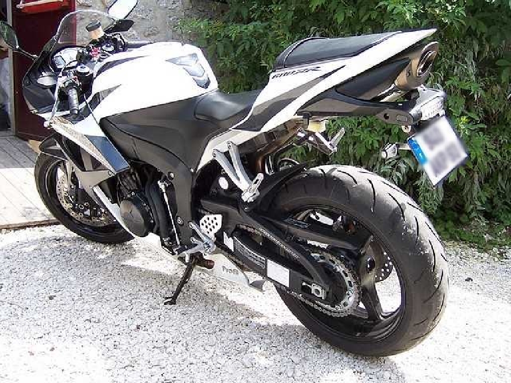 HONDA CBR 600 RR 2008 photo 2