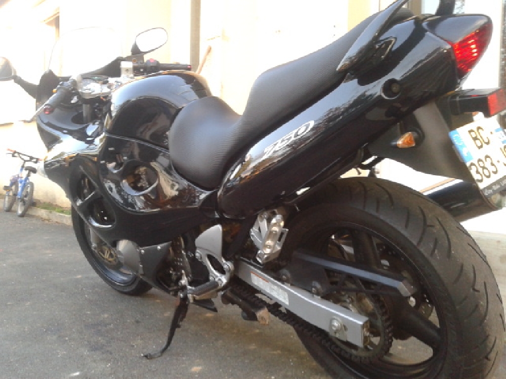 SUZUKI GSX 750 F  2001 photo 3