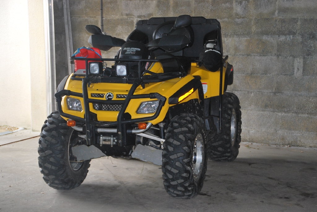 thumbnail image 2 of Super Bright 4500K H4 Headlight Bulb For 2006-2007 Can-Am Outlander 800 XT ATV 2 of 4