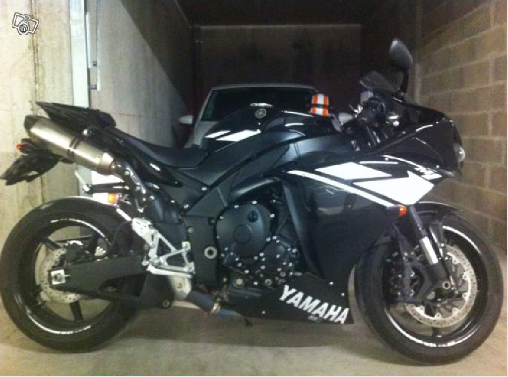 YAMAHA YZF-R1 1000  2011 photo 2
