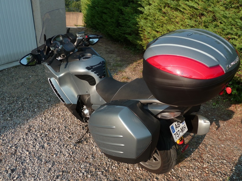 KAWASAKI GTR 1400  2009 photo 2