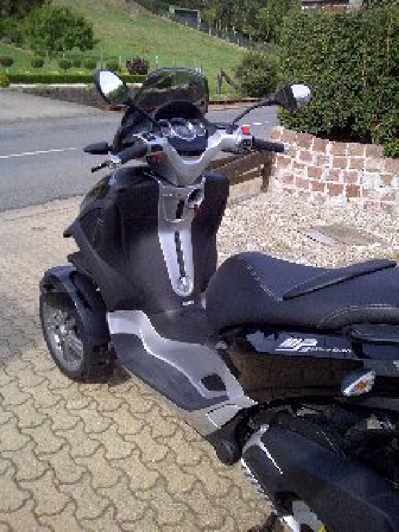 PIAGGIO MP3 300 Yourban LT 2011 photo 3