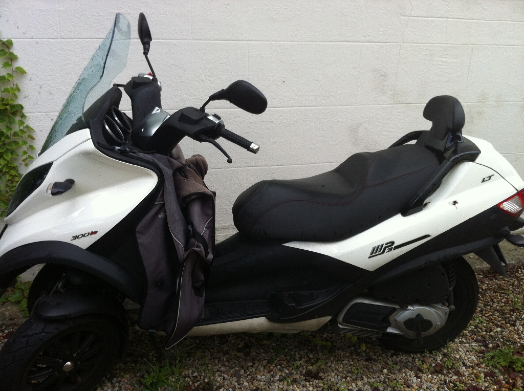 PIAGGIO MP3 300 SPORT 2010 photo 2