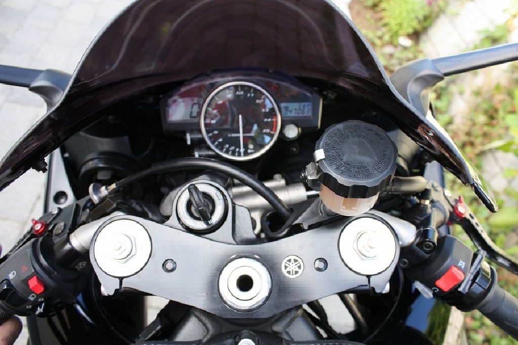 YAMAHA YZF-R1 1000  2007 photo 2