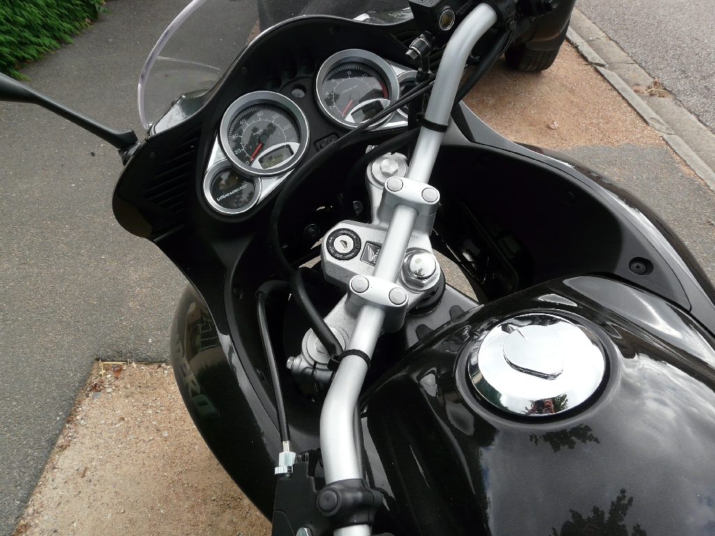 HONDA XL 125 Varadero  2010 photo 2